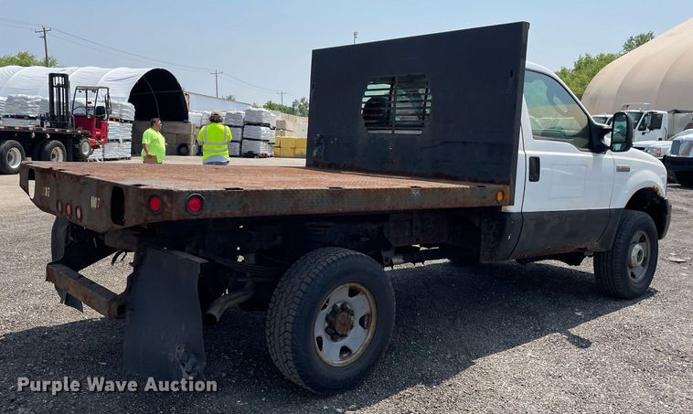 image for item DS8764 2006 Ford F350 Super Duty XL  flatbed pickup truck