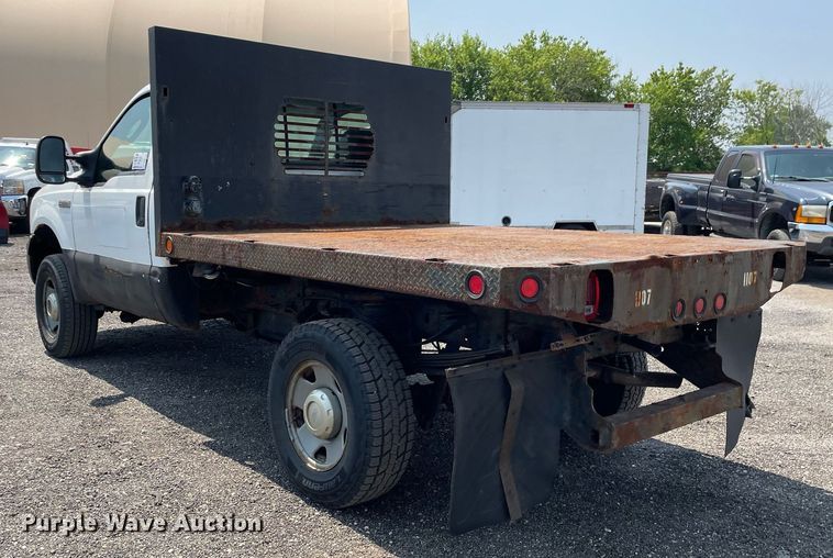 image for item DS8764 2006 Ford F350 Super Duty XL  flatbed pickup truck
