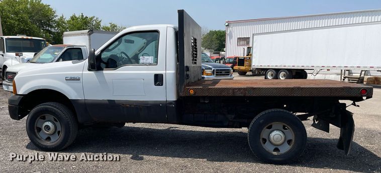 image for item DS8764 2006 Ford F350 Super Duty XL  flatbed pickup truck