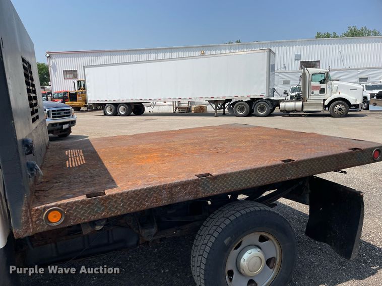 image for item DS8764 2006 Ford F350 Super Duty XL  flatbed pickup truck