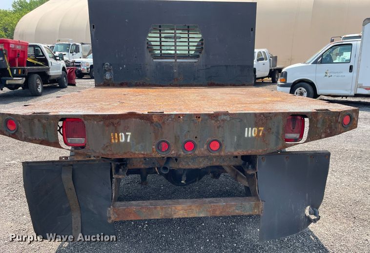 image for item DS8764 2006 Ford F350 Super Duty XL  flatbed pickup truck