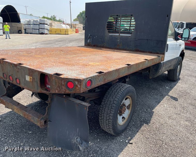 image for item DS8764 2006 Ford F350 Super Duty XL  flatbed pickup truck
