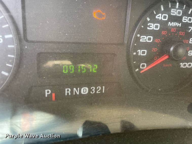 image for item DS8764 2006 Ford F350 Super Duty XL  flatbed pickup truck