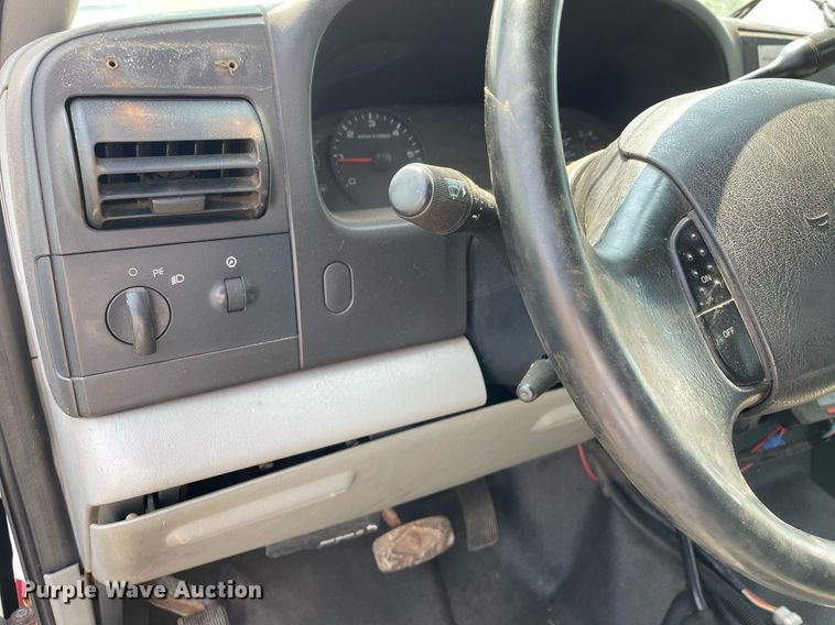 image for item DS8764 2006 Ford F350 Super Duty XL  flatbed pickup truck