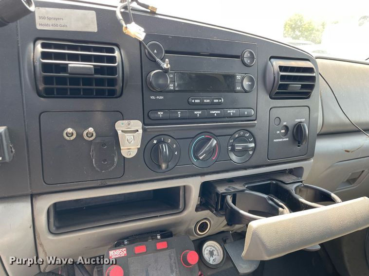 image for item DS8764 2006 Ford F350 Super Duty XL  flatbed pickup truck