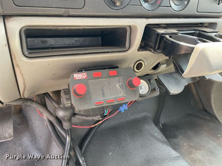 image for item DS8764 2006 Ford F350 Super Duty XL  flatbed pickup truck