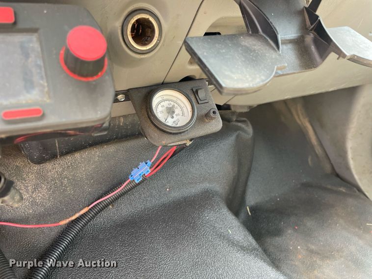 image for item DS8764 2006 Ford F350 Super Duty XL  flatbed pickup truck