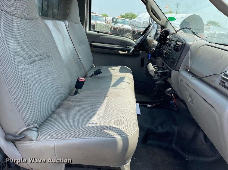 image for item DS8764 2006 Ford F350 Super Duty XL  flatbed pickup truck