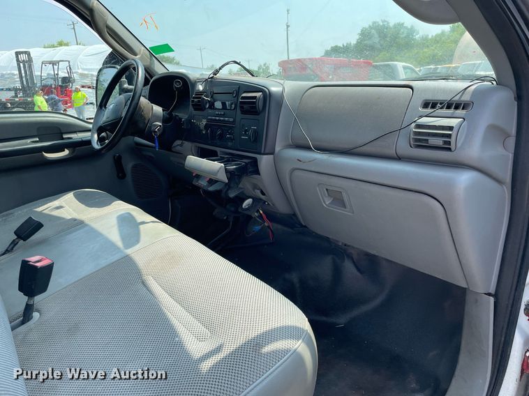 image for item DS8764 2006 Ford F350 Super Duty XL  flatbed pickup truck