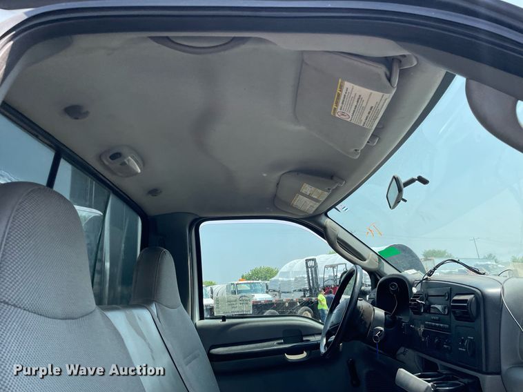 image for item DS8764 2006 Ford F350 Super Duty XL  flatbed pickup truck