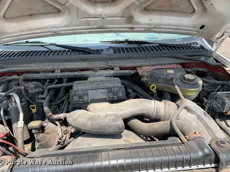 image for item DS8764 2006 Ford F350 Super Duty XL  flatbed pickup truck