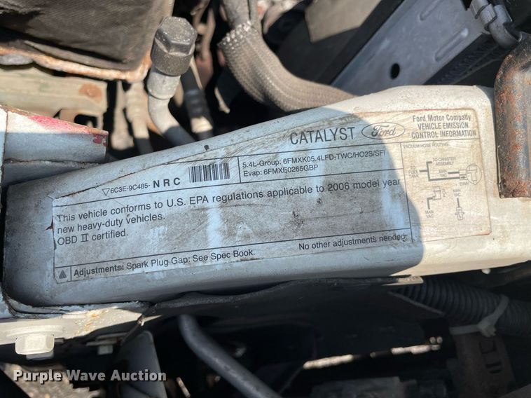 image for item DS8764 2006 Ford F350 Super Duty XL  flatbed pickup truck