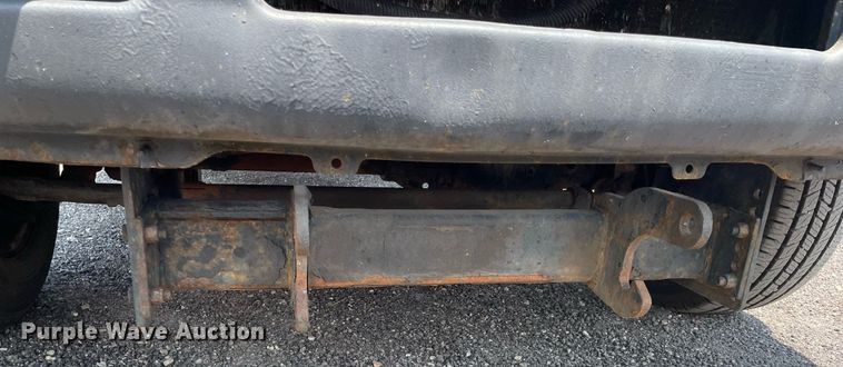 image for item DS8764 2006 Ford F350 Super Duty XL  flatbed pickup truck