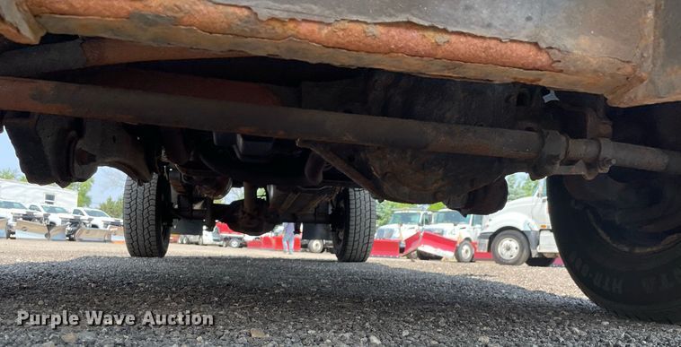 image for item DS8764 2006 Ford F350 Super Duty XL  flatbed pickup truck