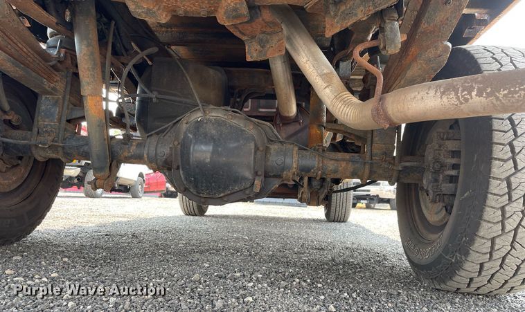 image for item DS8764 2006 Ford F350 Super Duty XL  flatbed pickup truck