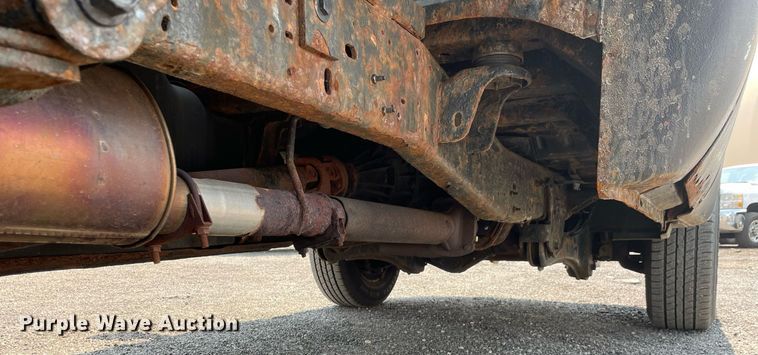 image for item DS8764 2006 Ford F350 Super Duty XL  flatbed pickup truck