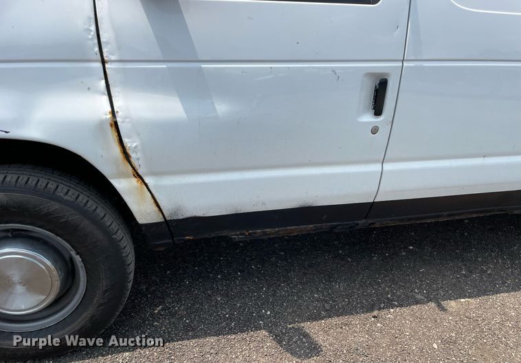 image for item DS8765 2006 Ford E250  van
