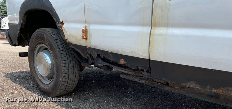 image for item DS8765 2006 Ford E250  van