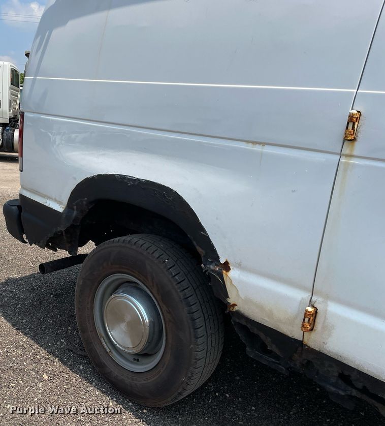 image for item DS8765 2006 Ford E250  van