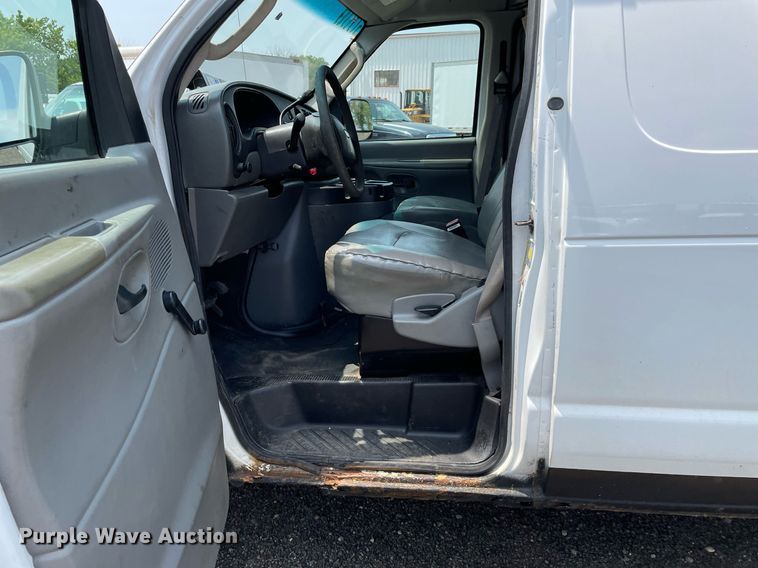 image for item DS8765 2006 Ford E250  van