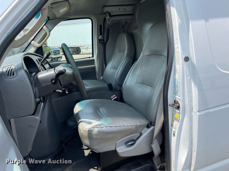 image for item DS8765 2006 Ford E250  van
