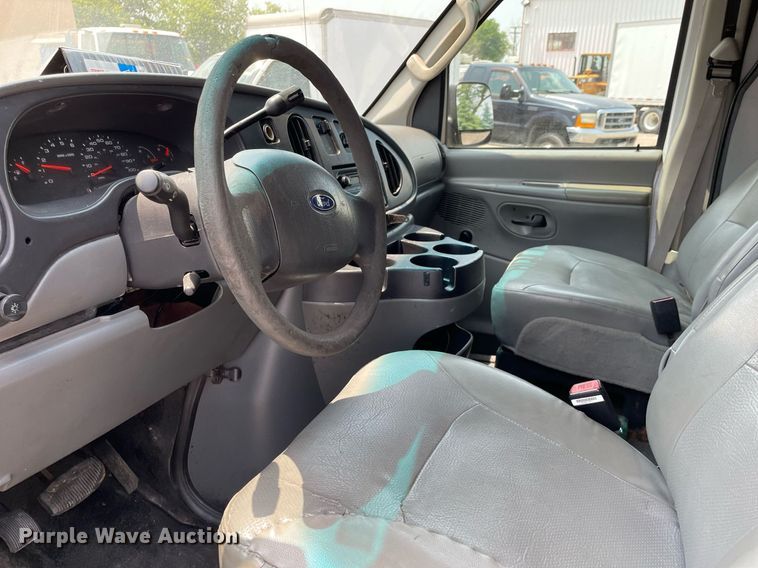 image for item DS8765 2006 Ford E250  van