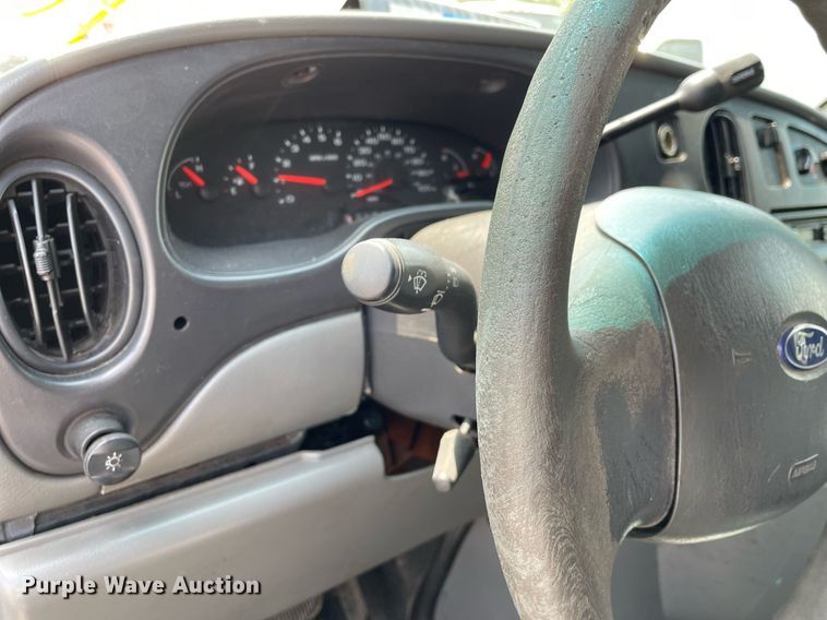 image for item DS8765 2006 Ford E250  van
