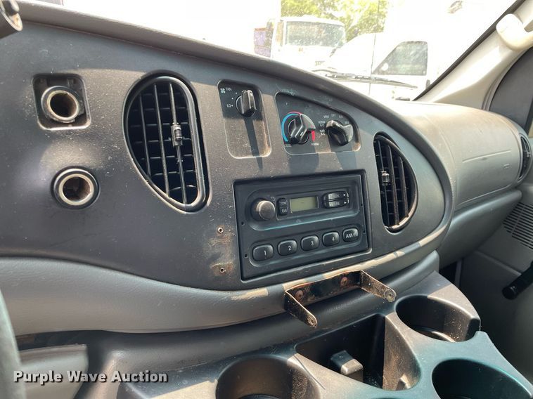 image for item DS8765 2006 Ford E250  van