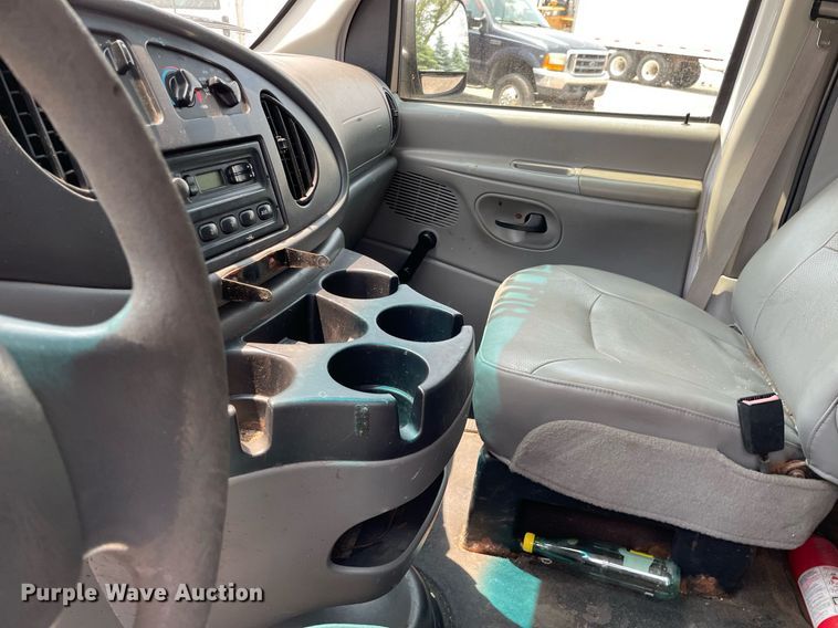 image for item DS8765 2006 Ford E250  van