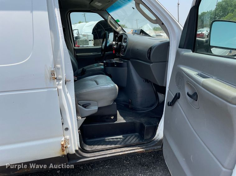 image for item DS8765 2006 Ford E250  van