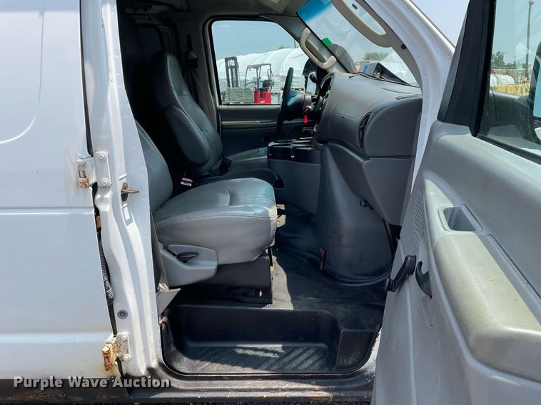 image for item DS8765 2006 Ford E250  van