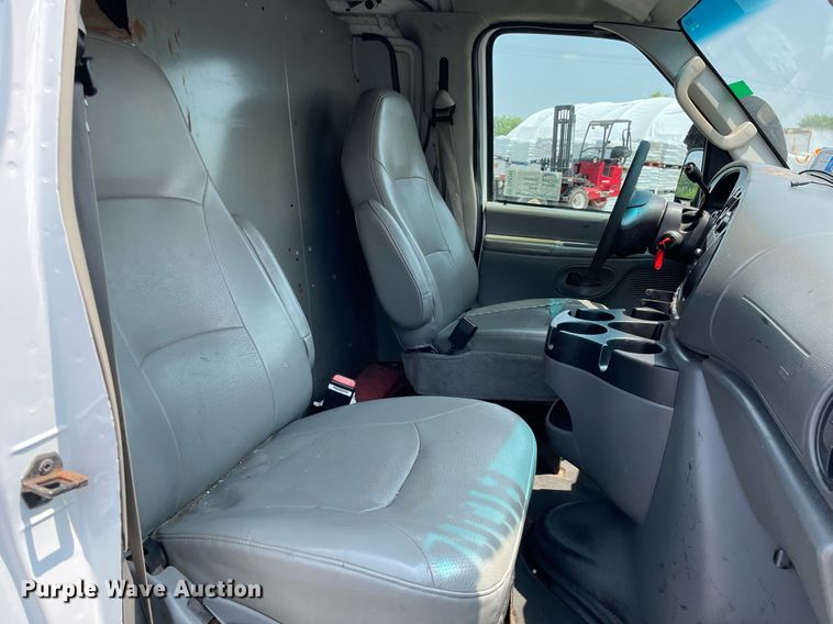 image for item DS8765 2006 Ford E250  van