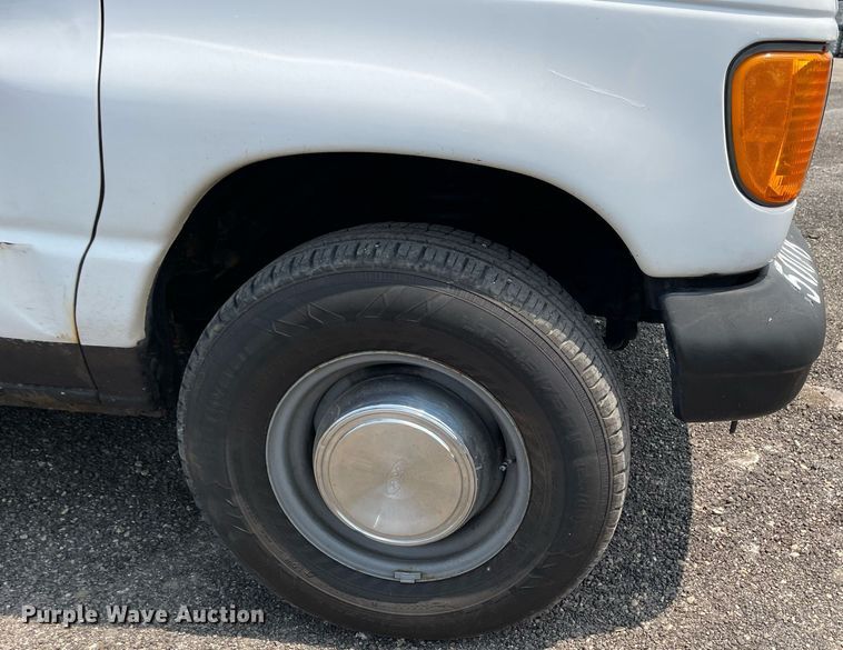 image for item DS8765 2006 Ford E250  van