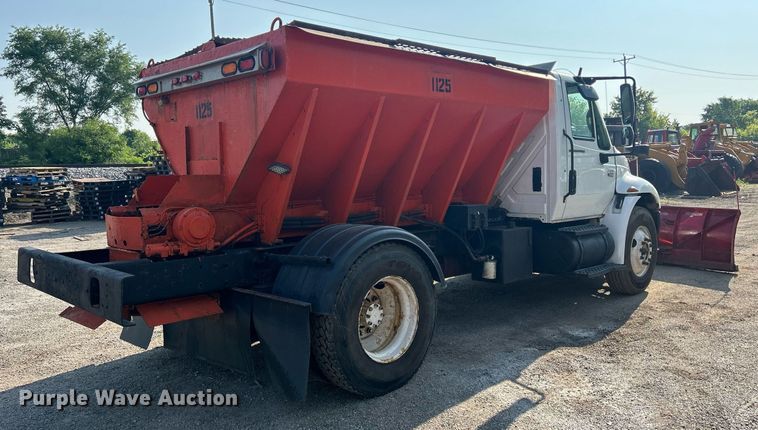image for item DS8766 2006 International 4300  spreader truck