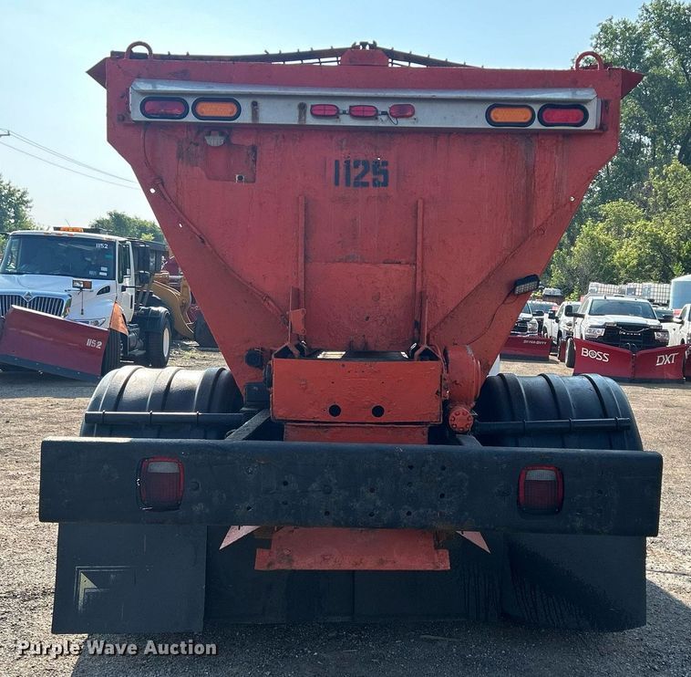 image for item DS8766 2006 International 4300  spreader truck