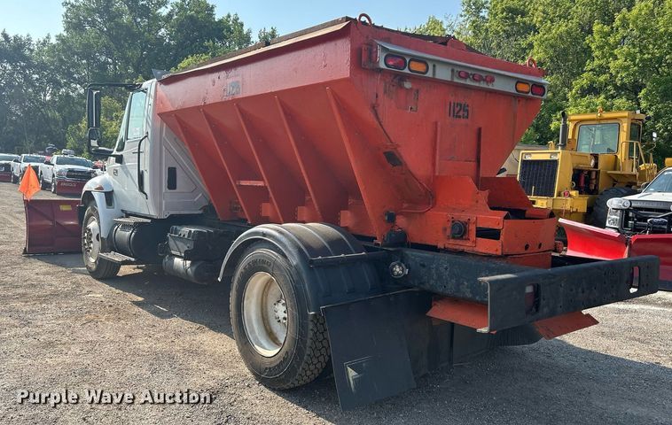 image for item DS8766 2006 International 4300  spreader truck