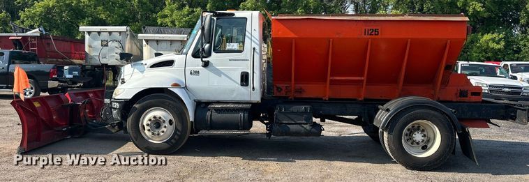 image for item DS8766 2006 International 4300  spreader truck