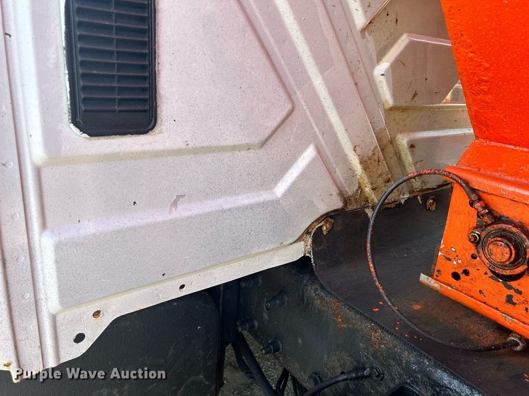 image for item DS8766 2006 International 4300  spreader truck