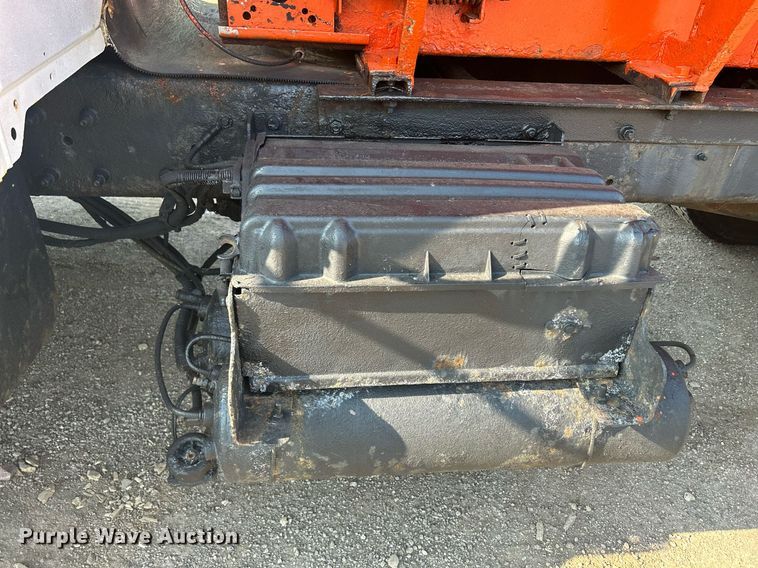 image for item DS8766 2006 International 4300  spreader truck