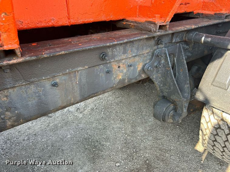 image for item DS8766 2006 International 4300  spreader truck