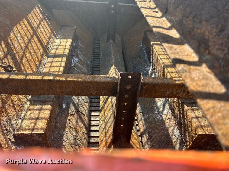 image for item DS8766 2006 International 4300  spreader truck