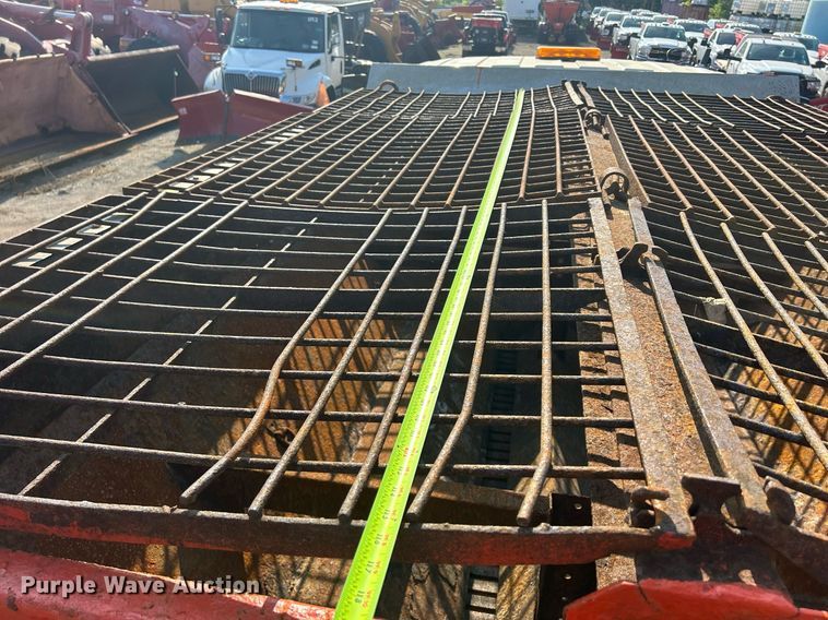 image for item DS8766 2006 International 4300  spreader truck