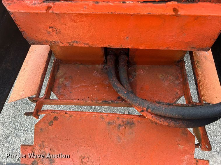 image for item DS8766 2006 International 4300  spreader truck