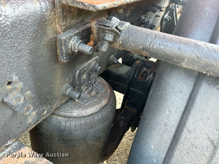 image for item DS8766 2006 International 4300  spreader truck