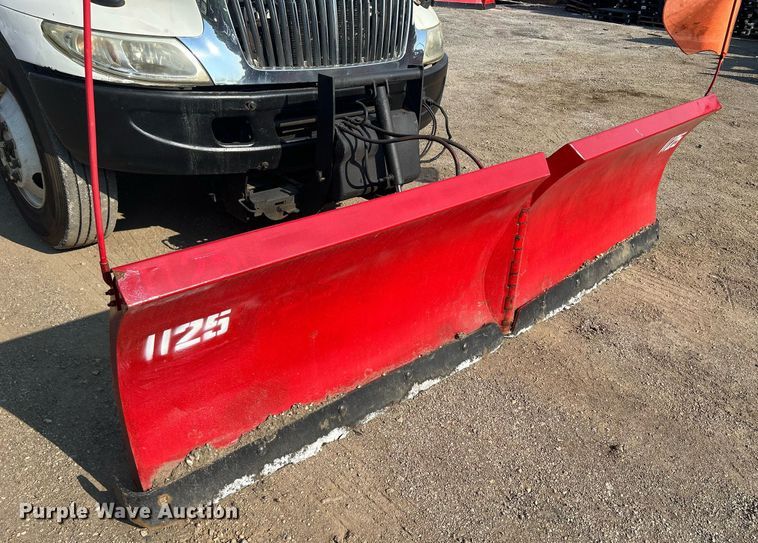 image for item DS8766 2006 International 4300  spreader truck