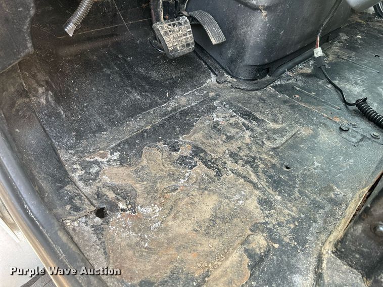 image for item DS8766 2006 International 4300  spreader truck