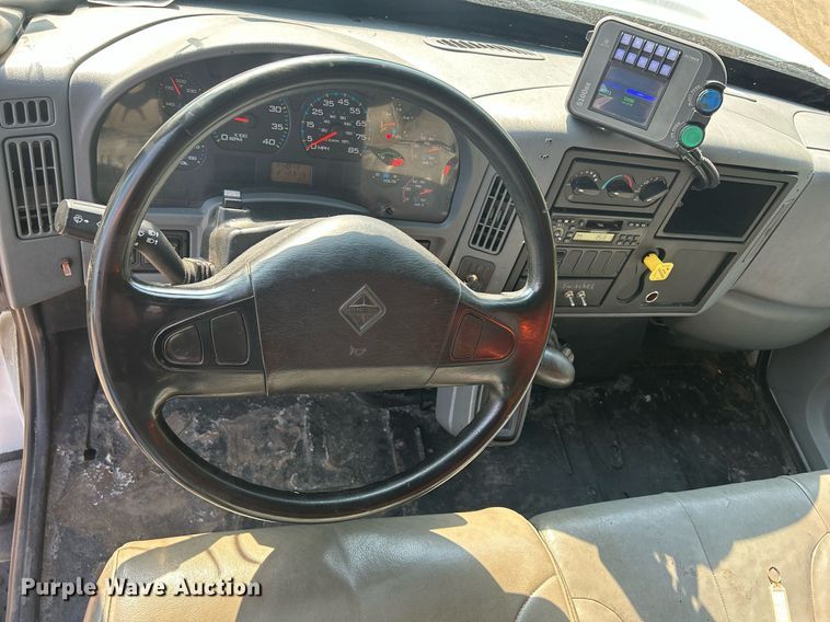 image for item DS8766 2006 International 4300  spreader truck