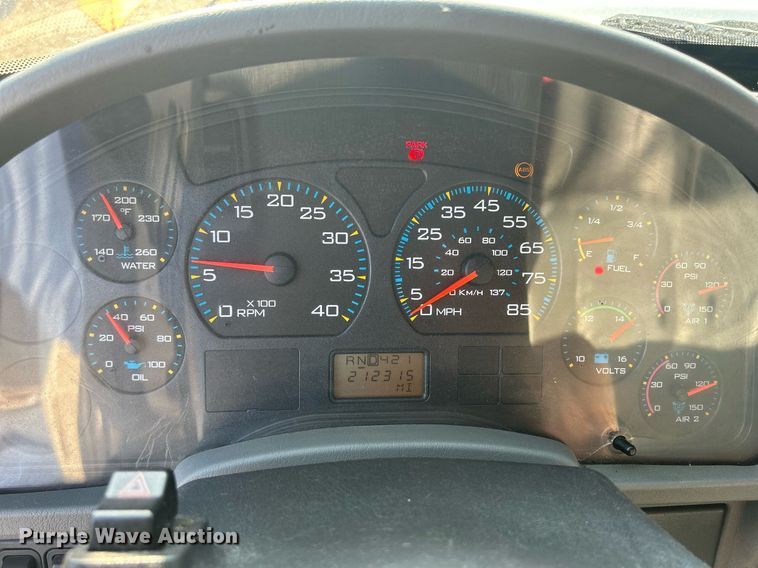 image for item DS8766 2006 International 4300  spreader truck