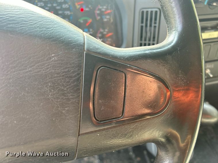 image for item DS8766 2006 International 4300  spreader truck