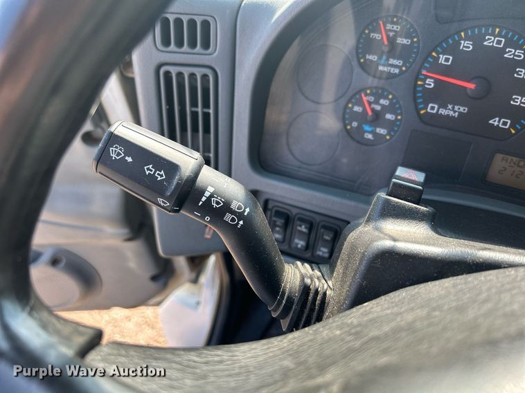 image for item DS8766 2006 International 4300  spreader truck